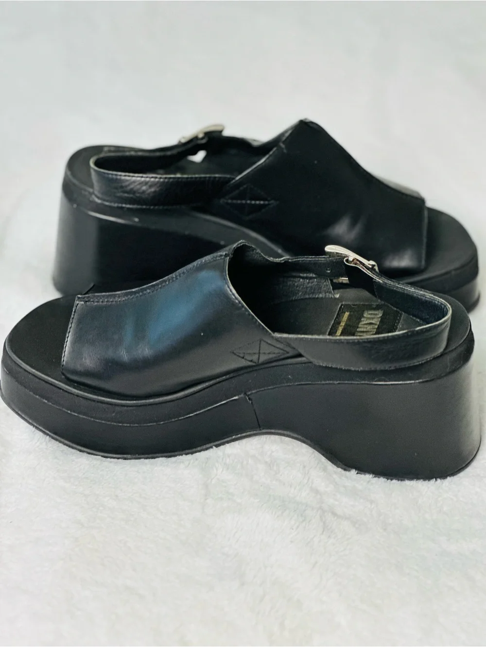 Y2K Vintage DKNY Black  Leather Platform Sandals Size 6